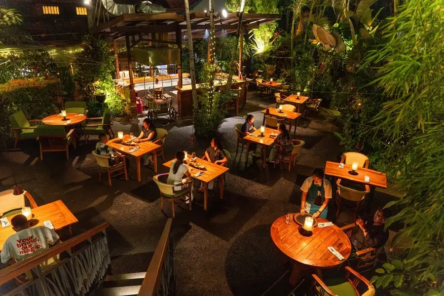 An Evening Glow in the Mozaic Garden