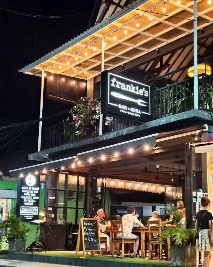 Frankie's Bar Grill